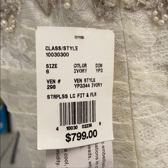 Wedding dress size 6 new with tags - Picture 15 of 15